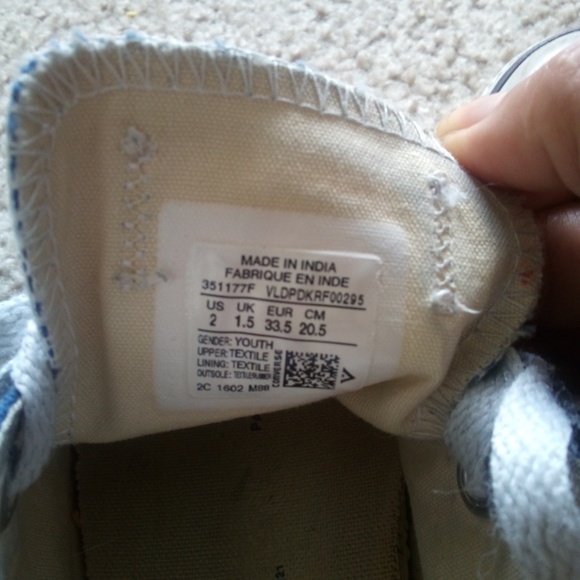 Converse - Picture 2 of 5